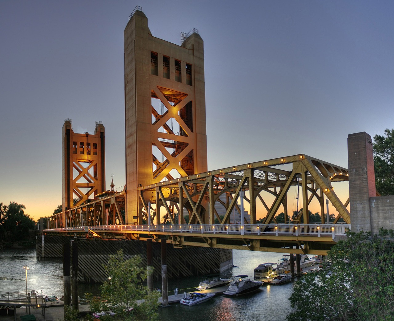 A photograph of the golden bridge in Sacramento.